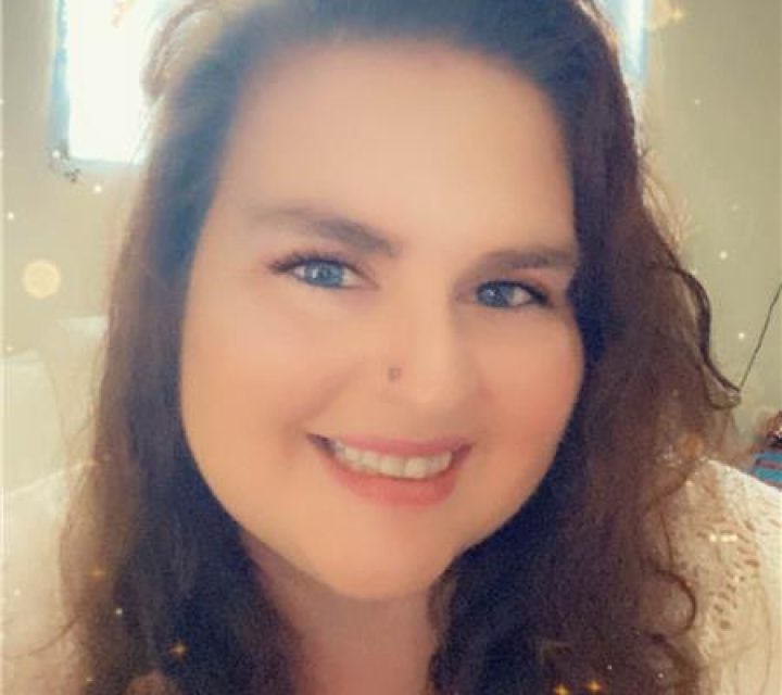 Chantel McElhinney Headshot