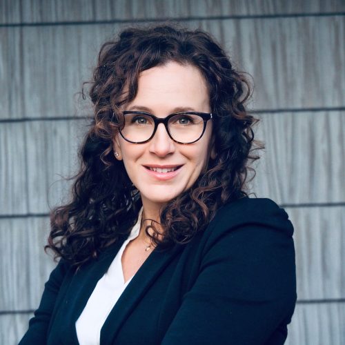 Debi Hulverson Headshot